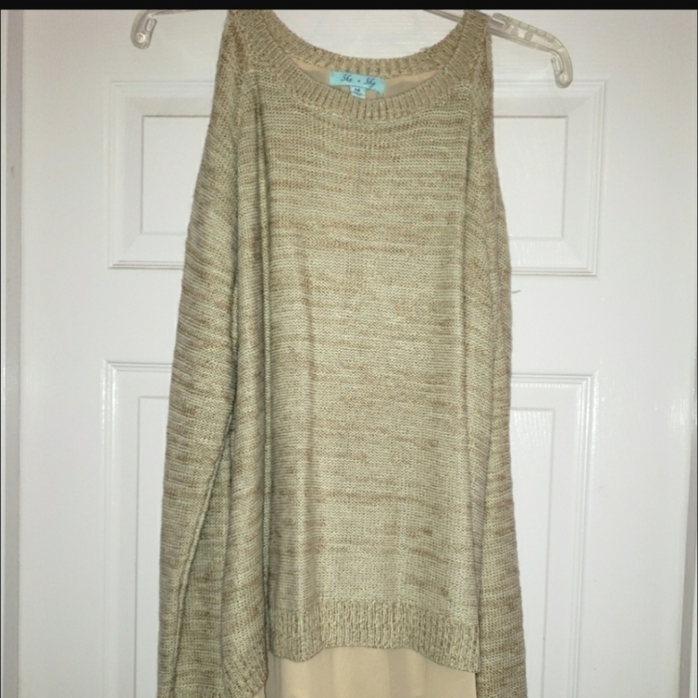 𝅺SHE + Sky Sweater size medium